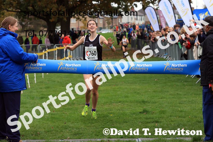 Womens Under-17s relay, 2025 Northern Cross Country Relays, Graves Park, Sheffield. Photo: David T. Hewitson/Sports for All Pics